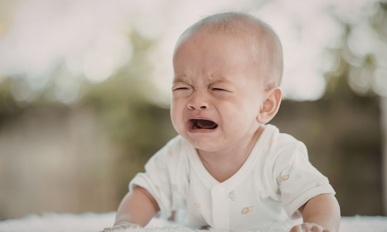 Comment gérer les pleurs de décharge chez le bébé ?