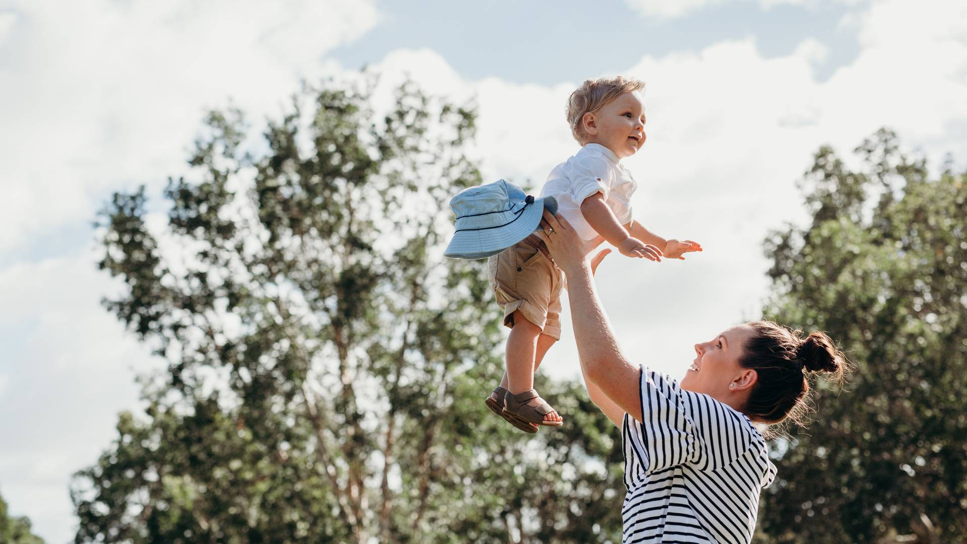 Comment habiller bébé l'été ? 👶☀️