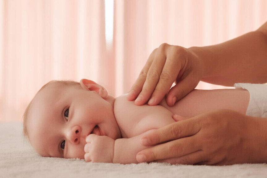 Huile de massage bébé contre la constipation