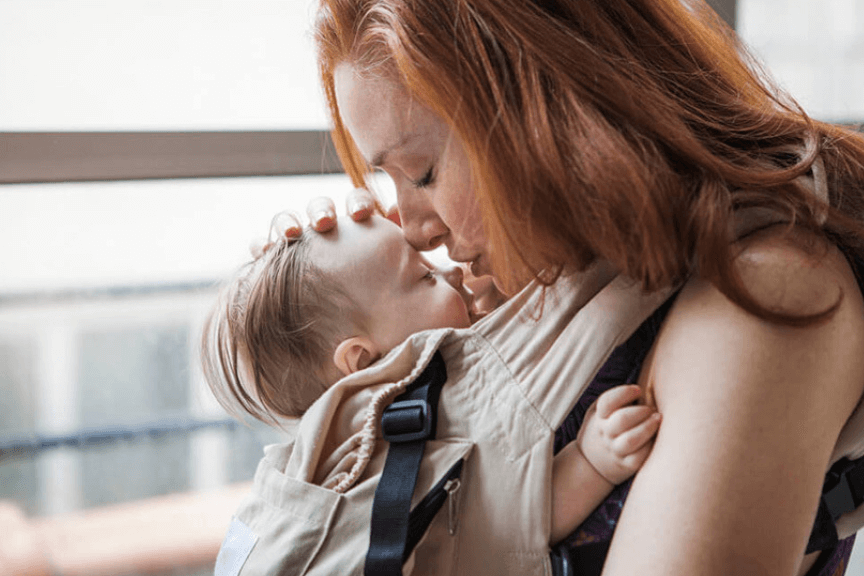 Je porte mon bébé - Le petit guide du portage