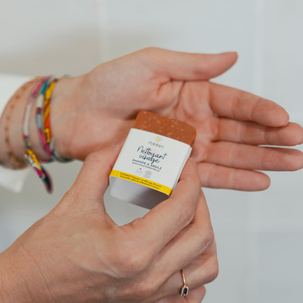 Nettoyant Visage Amande douce et Argile rouge – 30 g