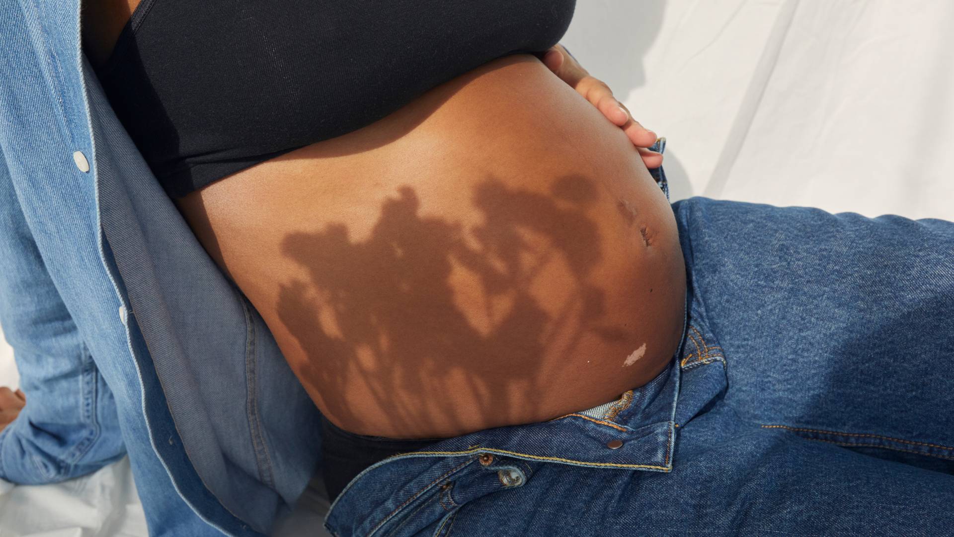 Soleil et grossesse : peut-on s’exposer sans danger ? ☀️