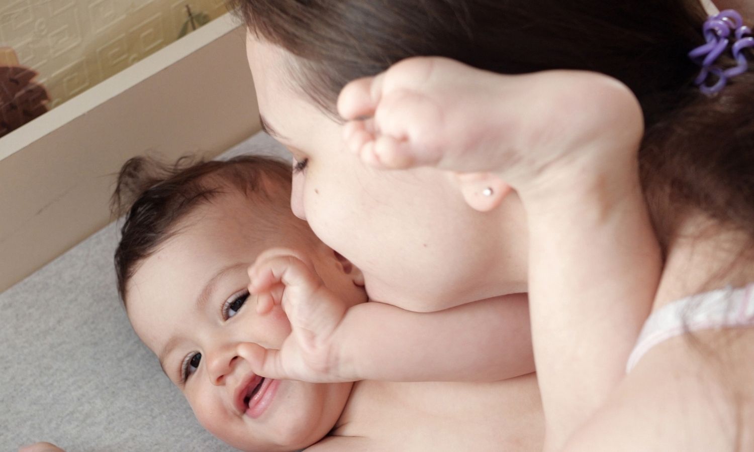 Valise pour la maternité : liste complète maman et bébé