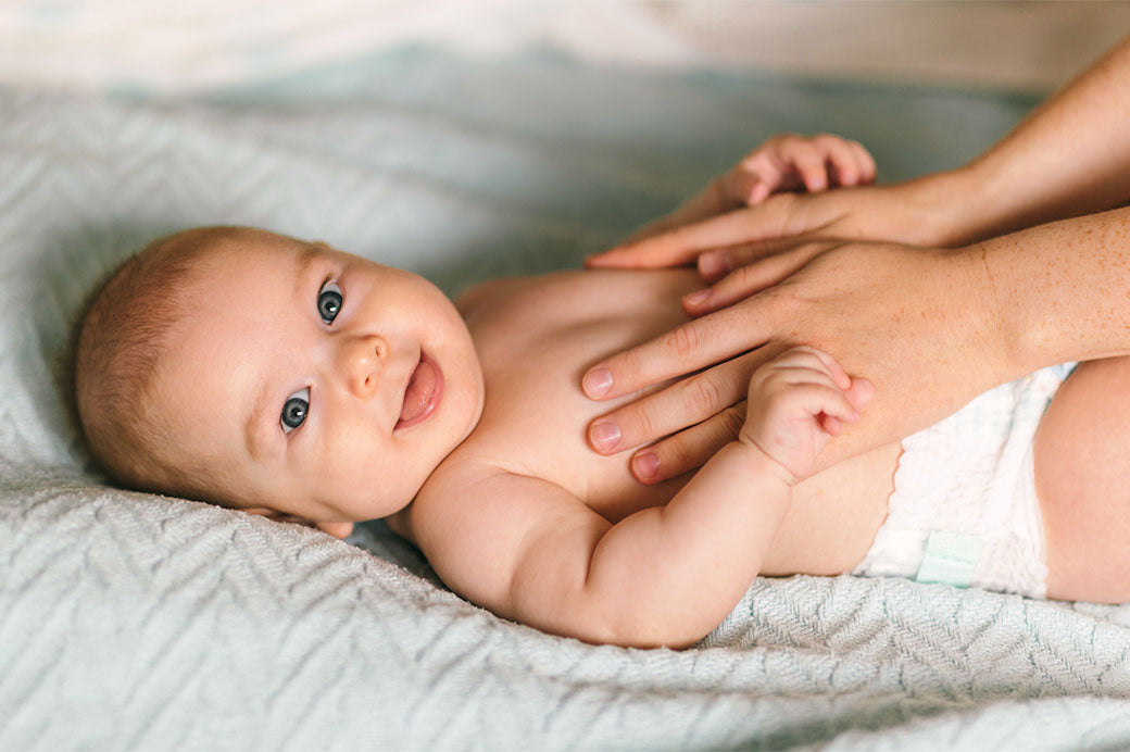 Change bébé : matériel, étapes, fréquence et hygiène