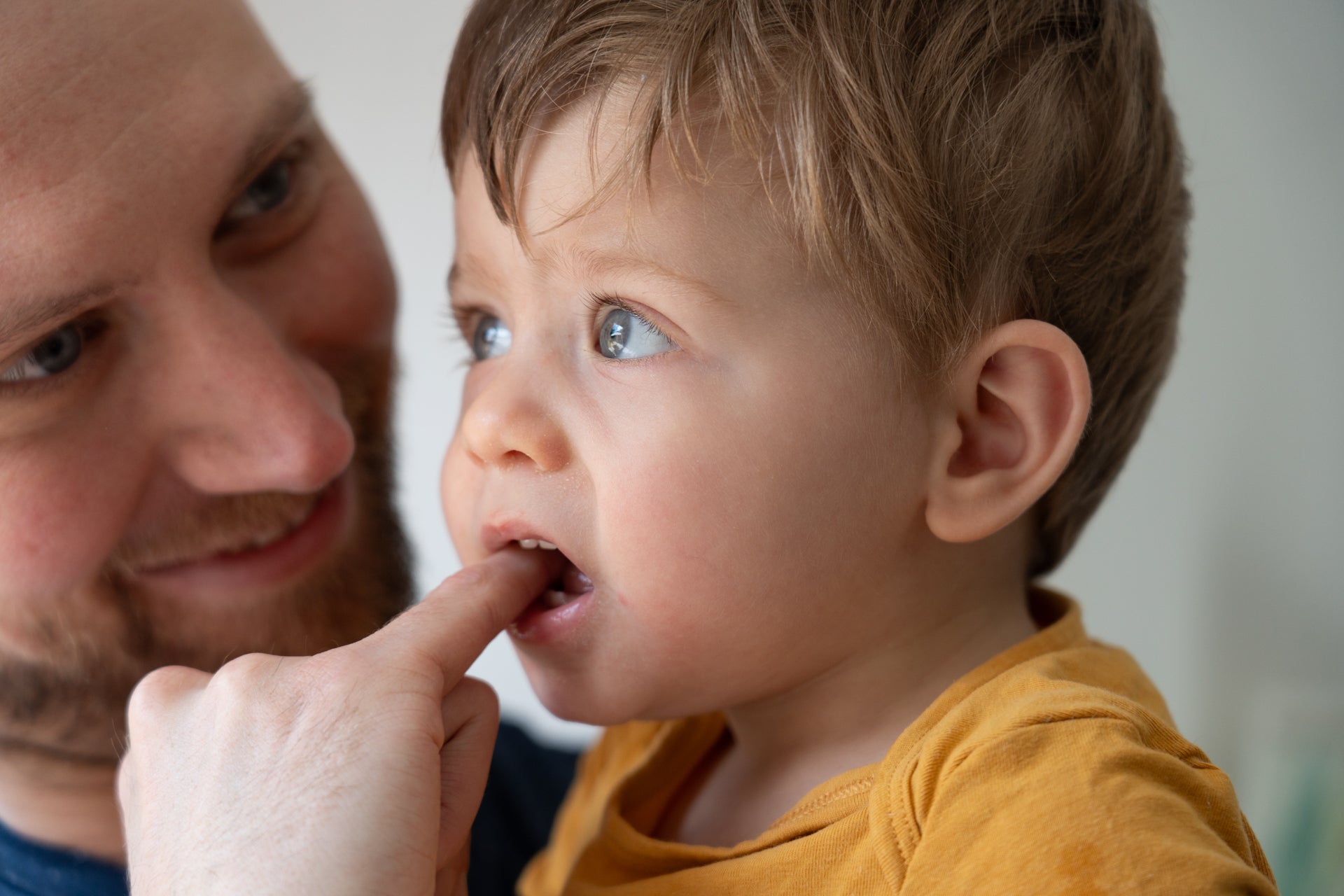 Brossage des dents bébé : âge, technique et conseils